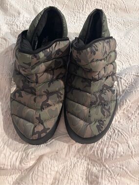 The North Face Men’s Camo Puffer Slip-On Slippers in Camo
